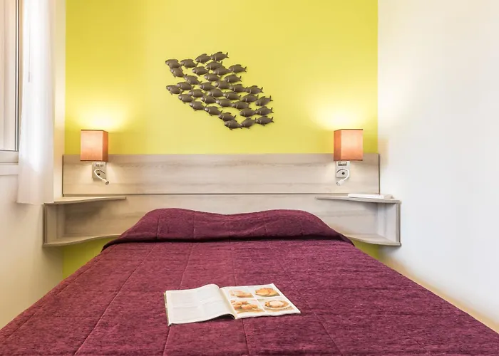 Pierre & La Corniche D'or 3* 海滨布洛瑞