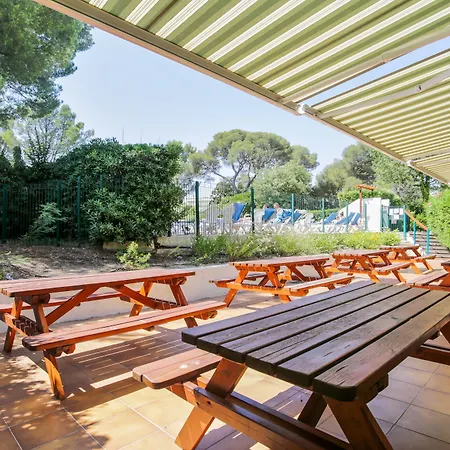 Ξενοδοχείο με διαμερίσματα Pierre & La Corniche D'or 3*