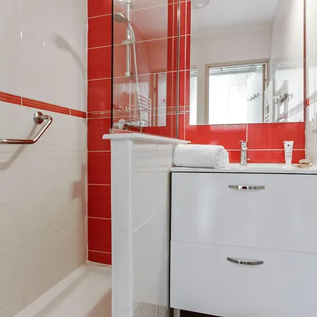 Ξενοδοχείο με διαμερίσματα Pierre & La Corniche D'or 3*