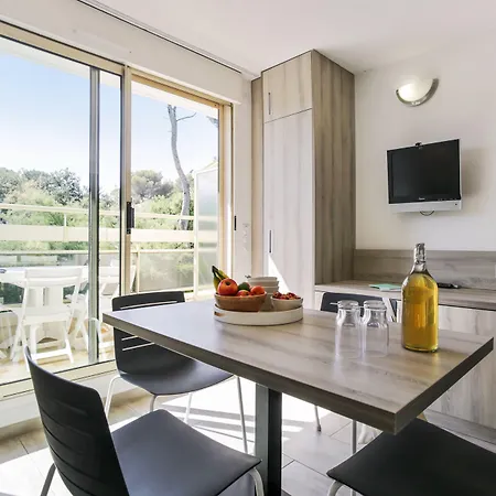 Aparthotel Pierre & La Corniche D'or