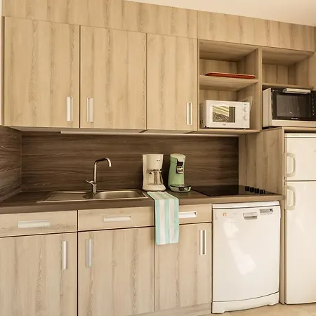 Aparthotel Pierre & La Corniche D'or